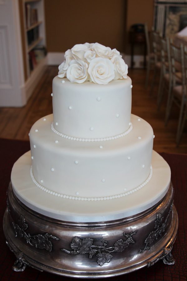 Ivory Cake with Vintage Cupcakes Wedding Cake Table No.W112 - Image 2