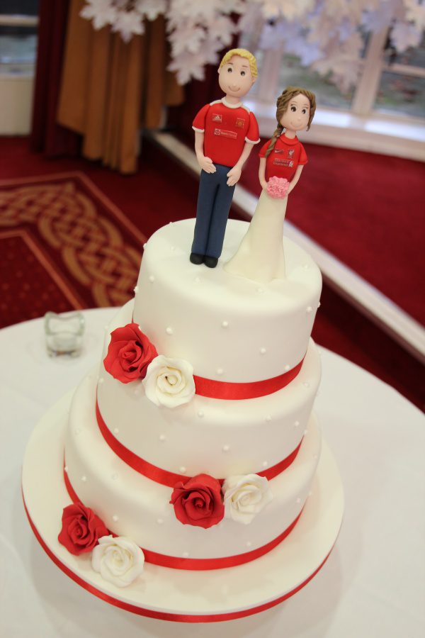 Wedding Cake with Red and White Roses No.W256 - Image 2