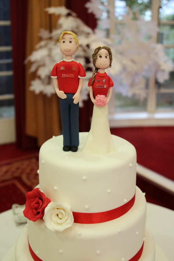 Wedding Cake with Red and White Roses No.W256 - Image 4