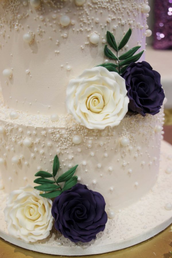 Buttercream Cake with Pearls and Sugar Flowers No.W246 - Image 4