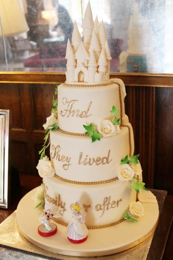 Disney Castle and Super Mario Wedding Cake No.W081 - Image 3
