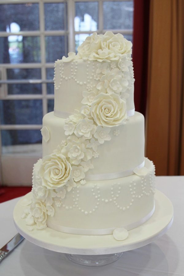 Disney Movies and Flowers Wedding Cake No.W329 - Image 3