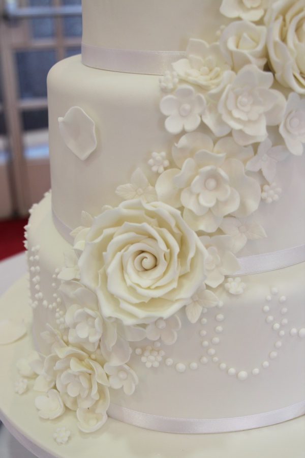 Disney Movies and Flowers Wedding Cake No.W329 - Image 4