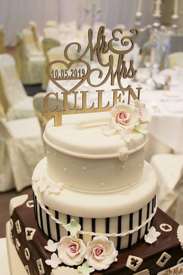 LV Vintage Suitcase Wedding Cake No.W147 - Image 2