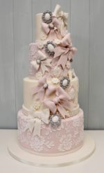 Brooches and Bows Wedding Cake No.W132ap