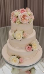 Fresh Flowers and Lace Wedding Cake No.W235p