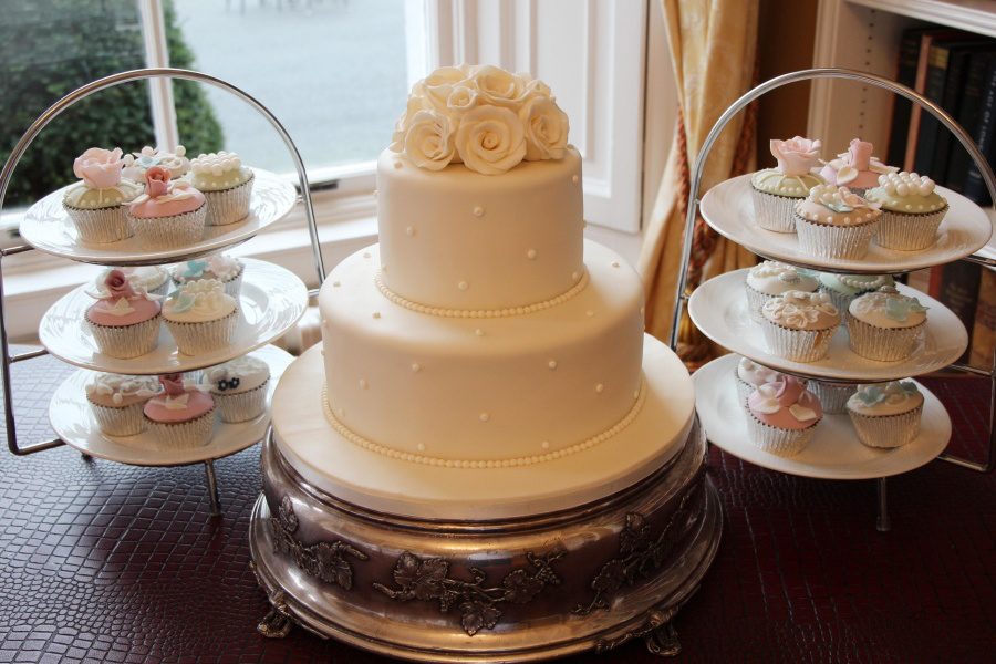 Ivory Cake with Vintage Cupcakes Wedding Cake Table No.W112 - Image 3