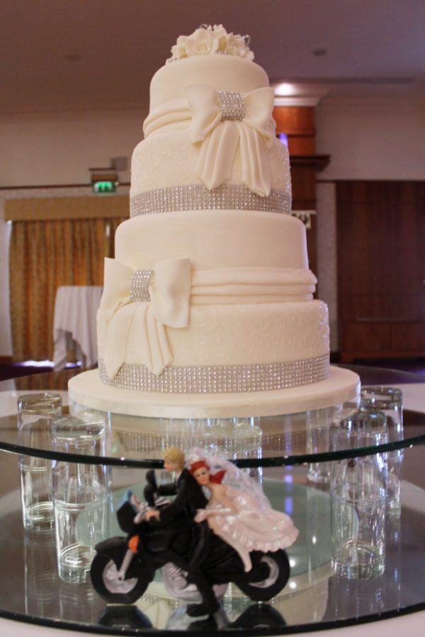 Wedding Cake with Bows and Diamonds No.W196 - Image 2