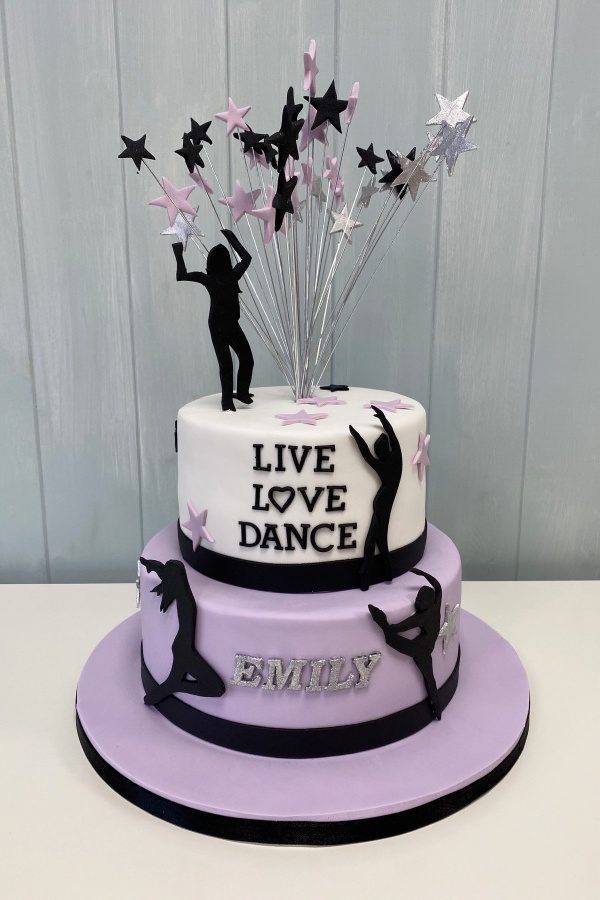 💃Dance Theme Cake💃 👯 For the girl... - Anita bakes and cakes | Facebook