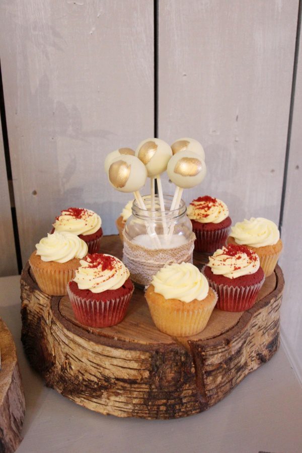 Semi Naked Wedding Cake Table No.W096 - Image 2