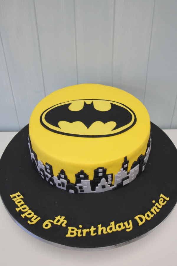 15 Mind-Blowing Batman Cake Ideas & Designs | Batman cake, Batman birthday  cakes, Batman cakes