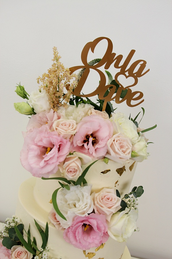 Buttercream Cake with Pastel Flowers and Gold Leaf No.W373 - Image 3