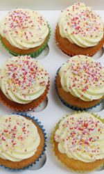 Vanilla Buttercream Cupcakes with Multicolour Sprinkles No.CU013p