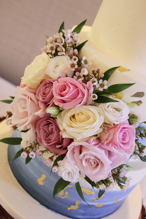 Buttercream Navy Ombre Cake with Gold Leaf No.W391 - Image 3