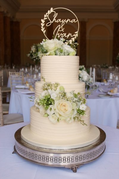 Buttercream Cake with White Flowers and Gold Topper No.W401