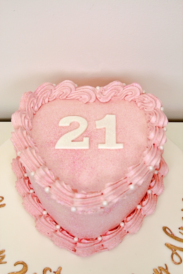 Heart Pink Buttercream Cake No.D050 - Image 3