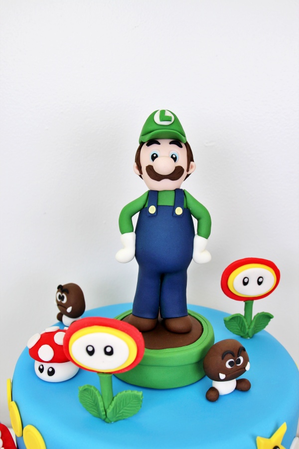 Luigi from Mario Game Birthday Cake No.K083 - Image 3