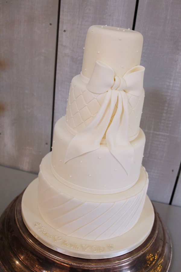 Ivory Wedding Cake with Bow No.W462 - Image 2