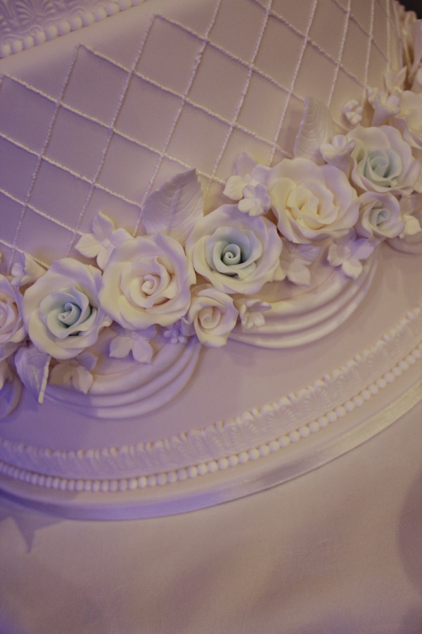 Royal Cake with Drapes and Lace No.W465 - Image 2