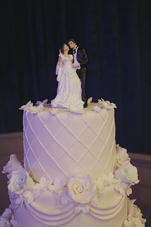 Royal Cake with Drapes and Lace No.W465 - Image 3