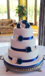 Wedding Cake with Navy and White Roses No.W461v