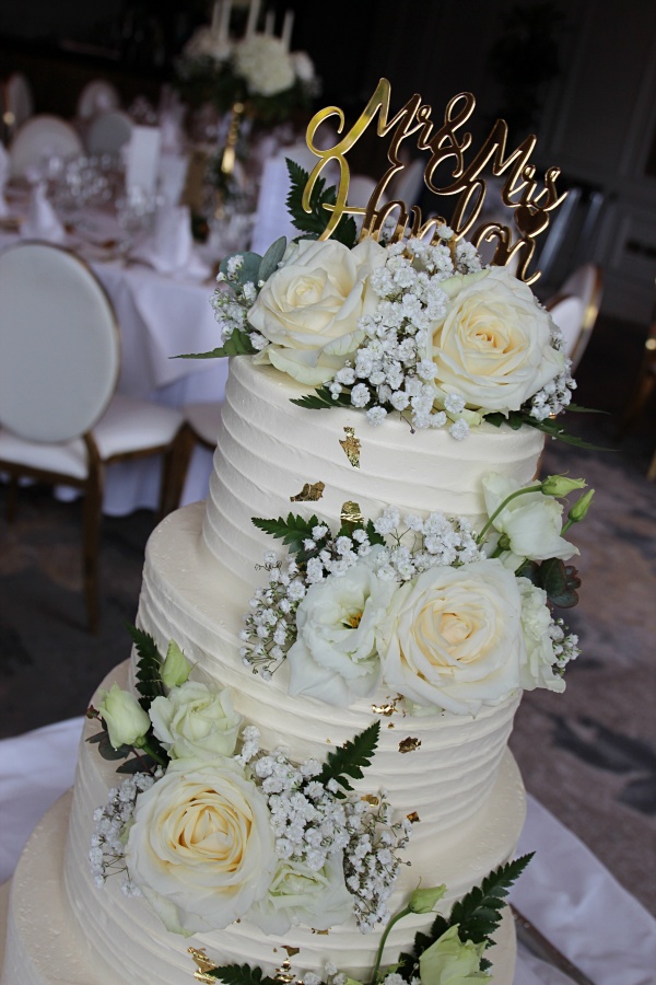 Wedding Cake with Flowers and Gold Leaf No.W470 - Image 3