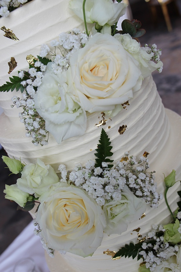 Wedding Cake with Flowers and Gold Leaf No.W470 - Image 4