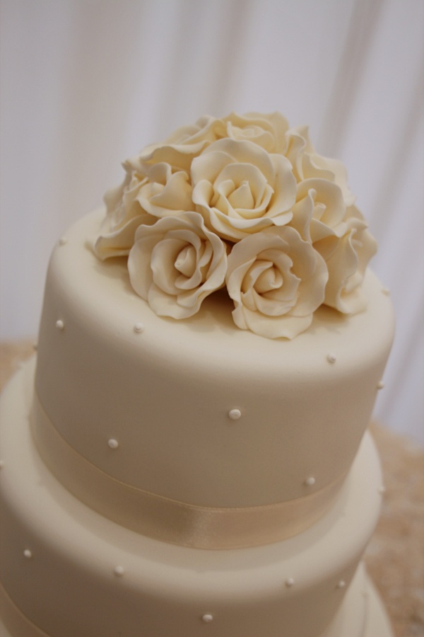 Wedding Cake with Roses and Dots No.W030 - Image 3