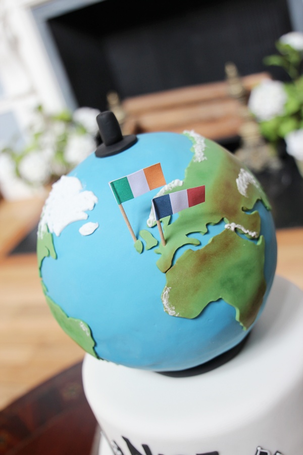City Silhouette Wedding Cake with Globe No.W489 - Image 3