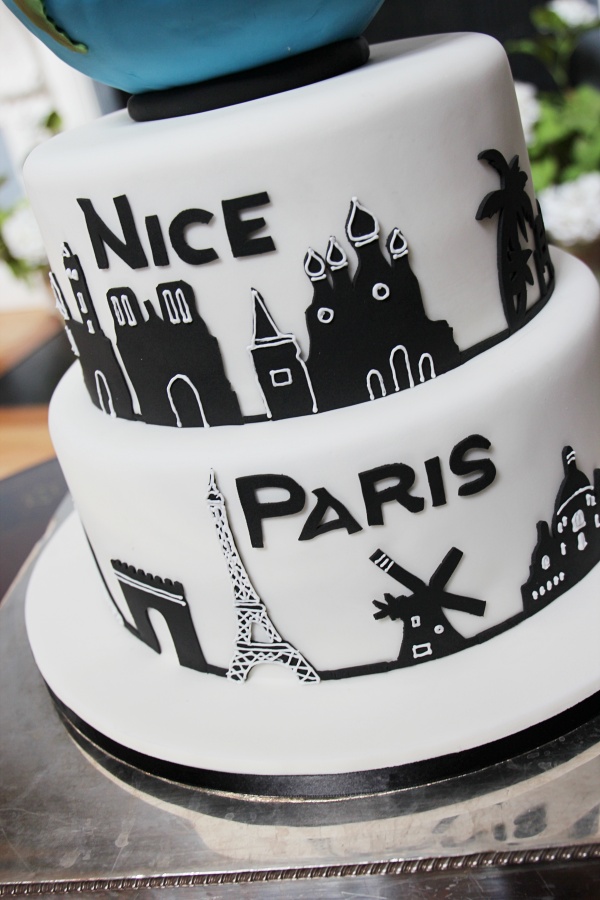 City Silhouette Wedding Cake with Globe No.W489 - Image 4