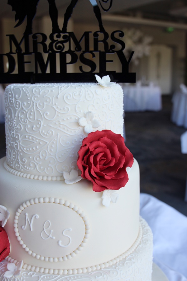 Wedding Cake with Piped Lace and Red Roses No.W487 - Image 2
