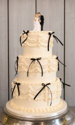 Lambeth Cake with Little Bows No.W512